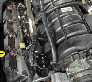 J&L Oil Catch Can für Chrysler 300C, Dodge Challenger, Charger und Magnum 5.7