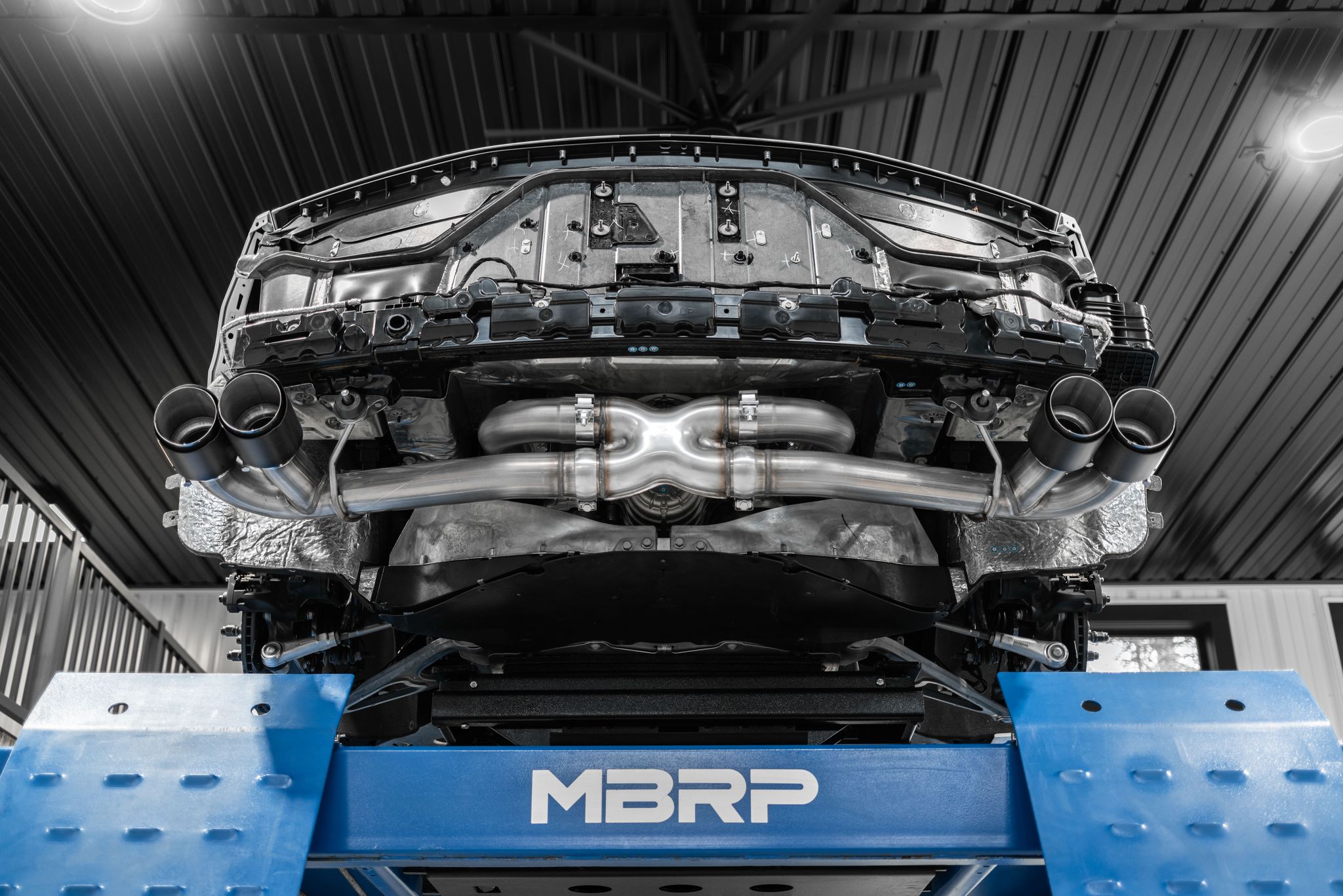 MBRP S70402CF Sportauspuff / Abgasanlage mit Carbonendrohren für Chevrolet Corvette C8