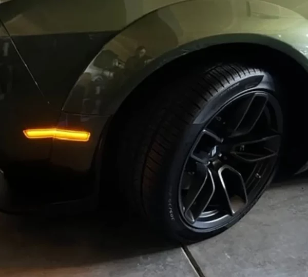 Luci di ingombro laterali/marcatori laterali Raxiom Serie Axial LED per Dodge Challenger Widebody 2018 - 2023