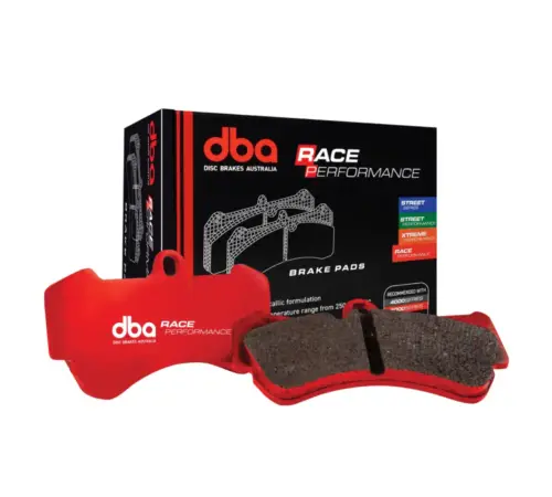Pastiglie freno DBA Race Performance DB2375RP per Chrysler 300C, Dodge Challenger e Charger 6.2 Hellcat e 6.4 SRT, Dodge Durango 6.4 SRT e Jeep Grand Cherokee 6.4 SRT